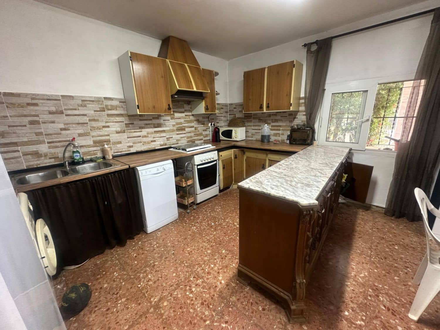 5 soveværelse Semi-Rækkehus til salg i Castello de la Plana med garage - € 299.900 (Ref: 9075343)