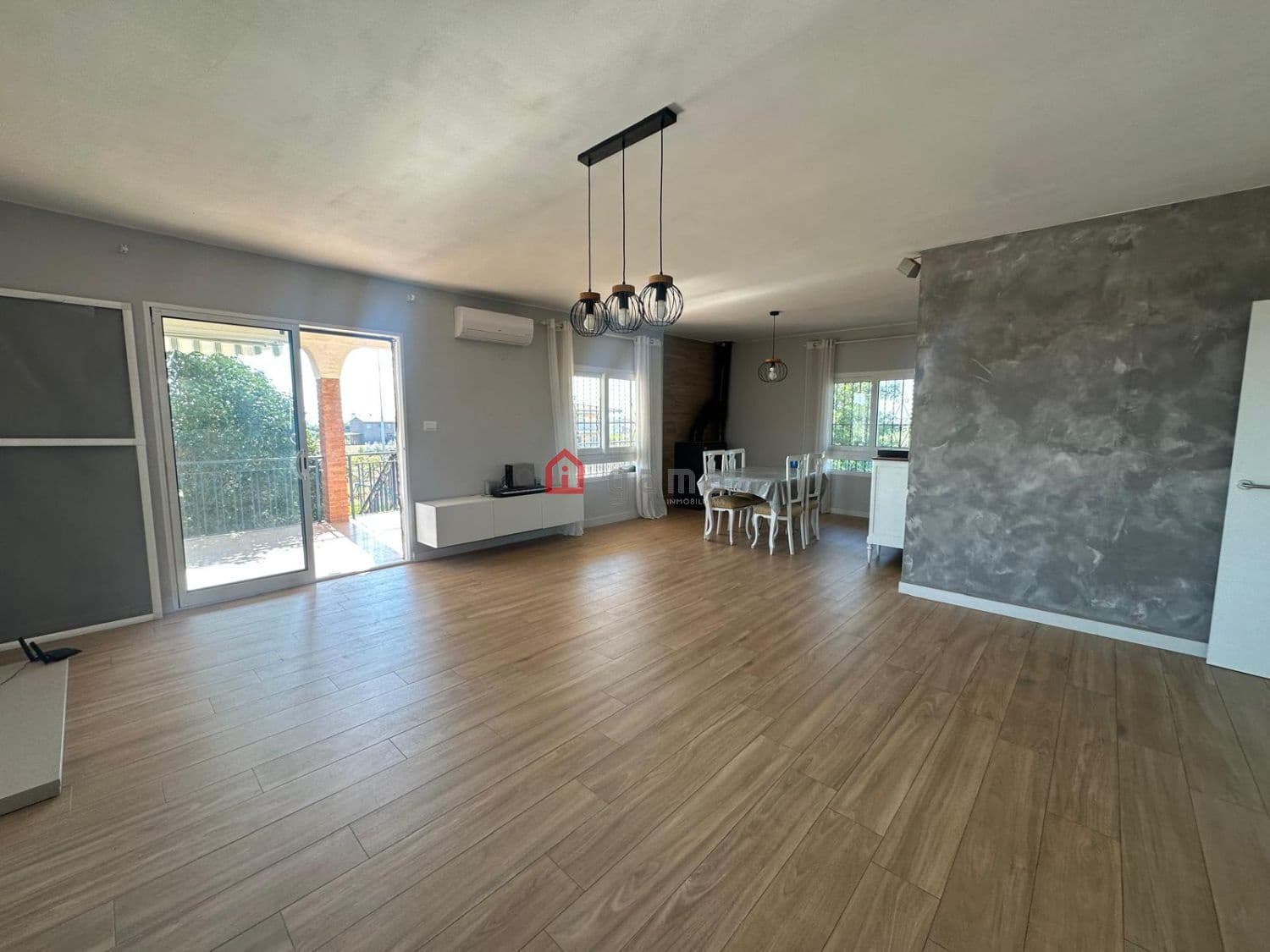 5 soveværelse Semi-Rækkehus til salg i Castello de la Plana med garage - € 299.900 (Ref: 9075343)