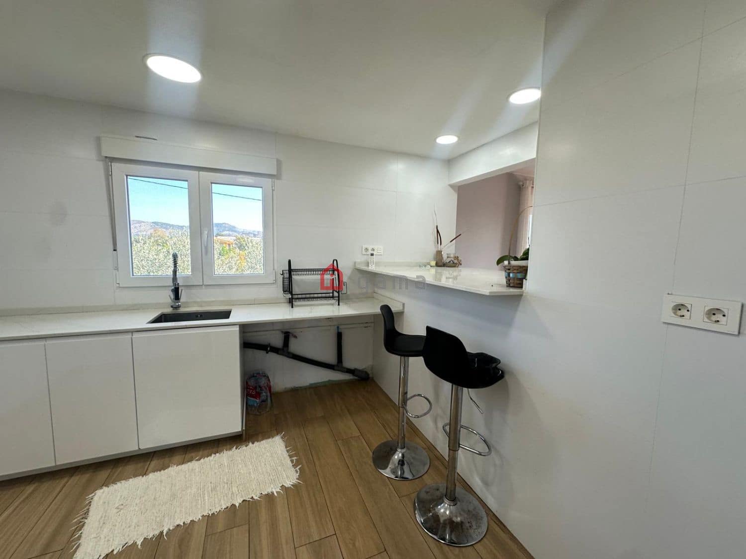 5 soveværelse Semi-Rækkehus til salg i Castello de la Plana med garage - € 299.900 (Ref: 9075343)