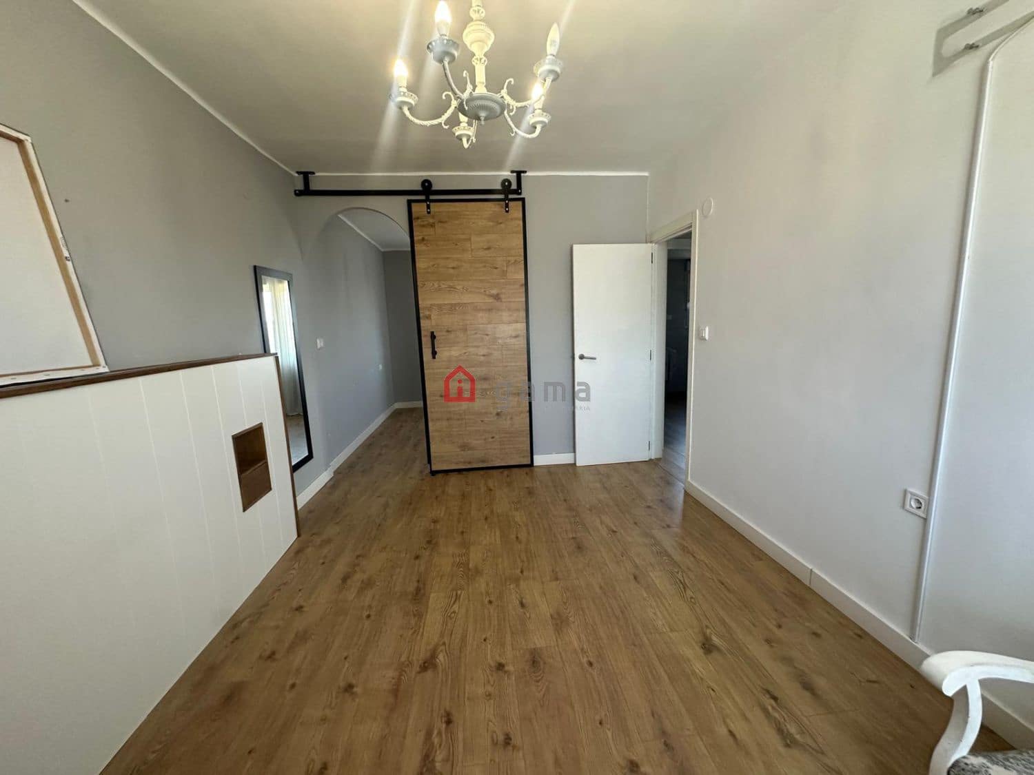 5 soveværelse Semi-Rækkehus til salg i Castello de la Plana med garage - € 299.900 (Ref: 9075343)