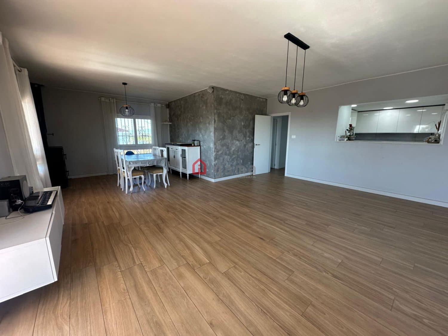 5 soveværelse Semi-Rækkehus til salg i Castello de la Plana med garage - € 299.900 (Ref: 9075343)