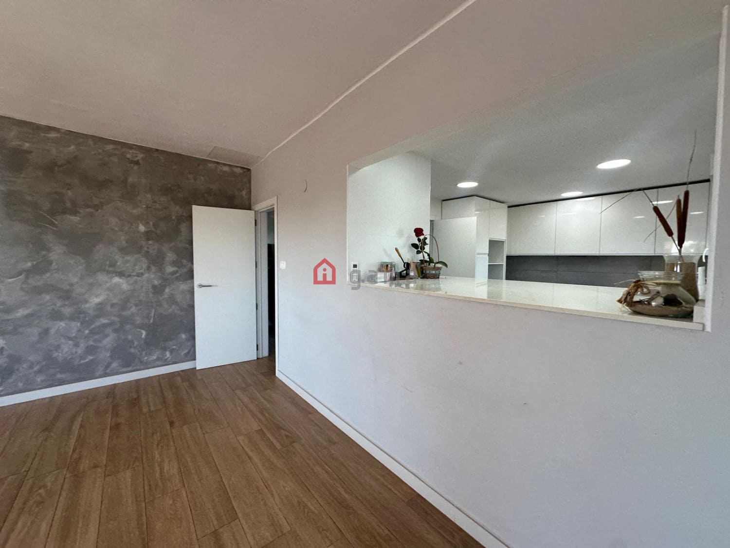 5 soveværelse Semi-Rækkehus til salg i Castello de la Plana med garage - € 299.900 (Ref: 9075343)