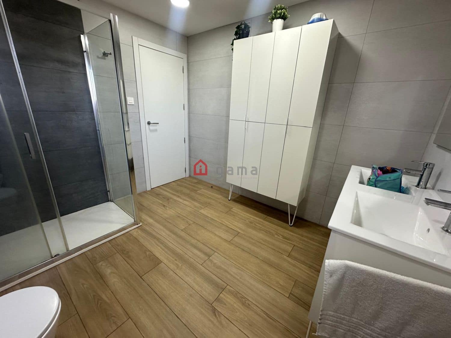 5 soveværelse Semi-Rækkehus til salg i Castello de la Plana med garage - € 299.900 (Ref: 9075343)