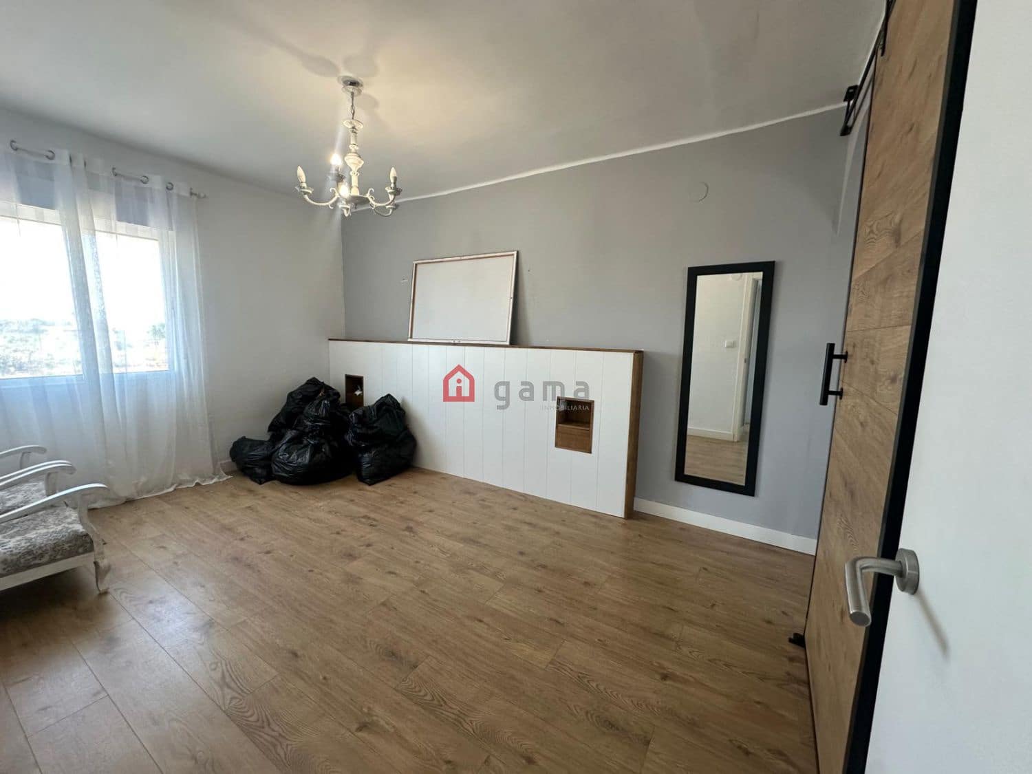 5 soveværelse Semi-Rækkehus til salg i Castello de la Plana med garage - € 299.900 (Ref: 9075343)