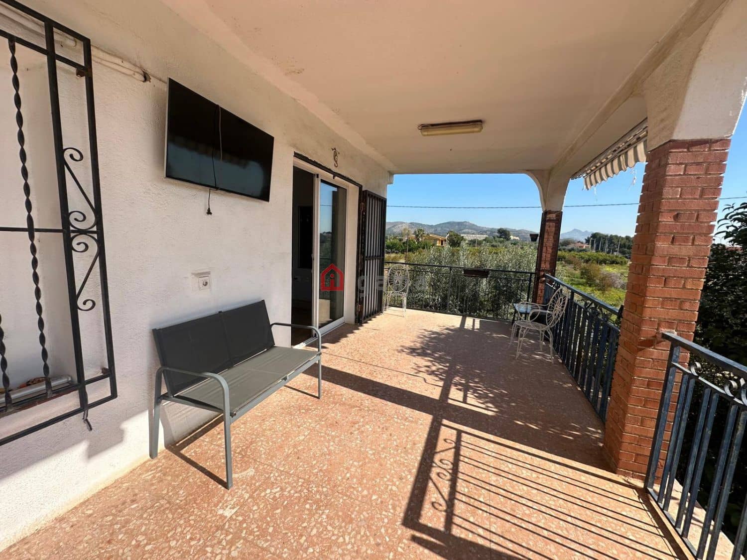 5 soveværelse Semi-Rækkehus til salg i Castello de la Plana med garage - € 299.900 (Ref: 9075343)