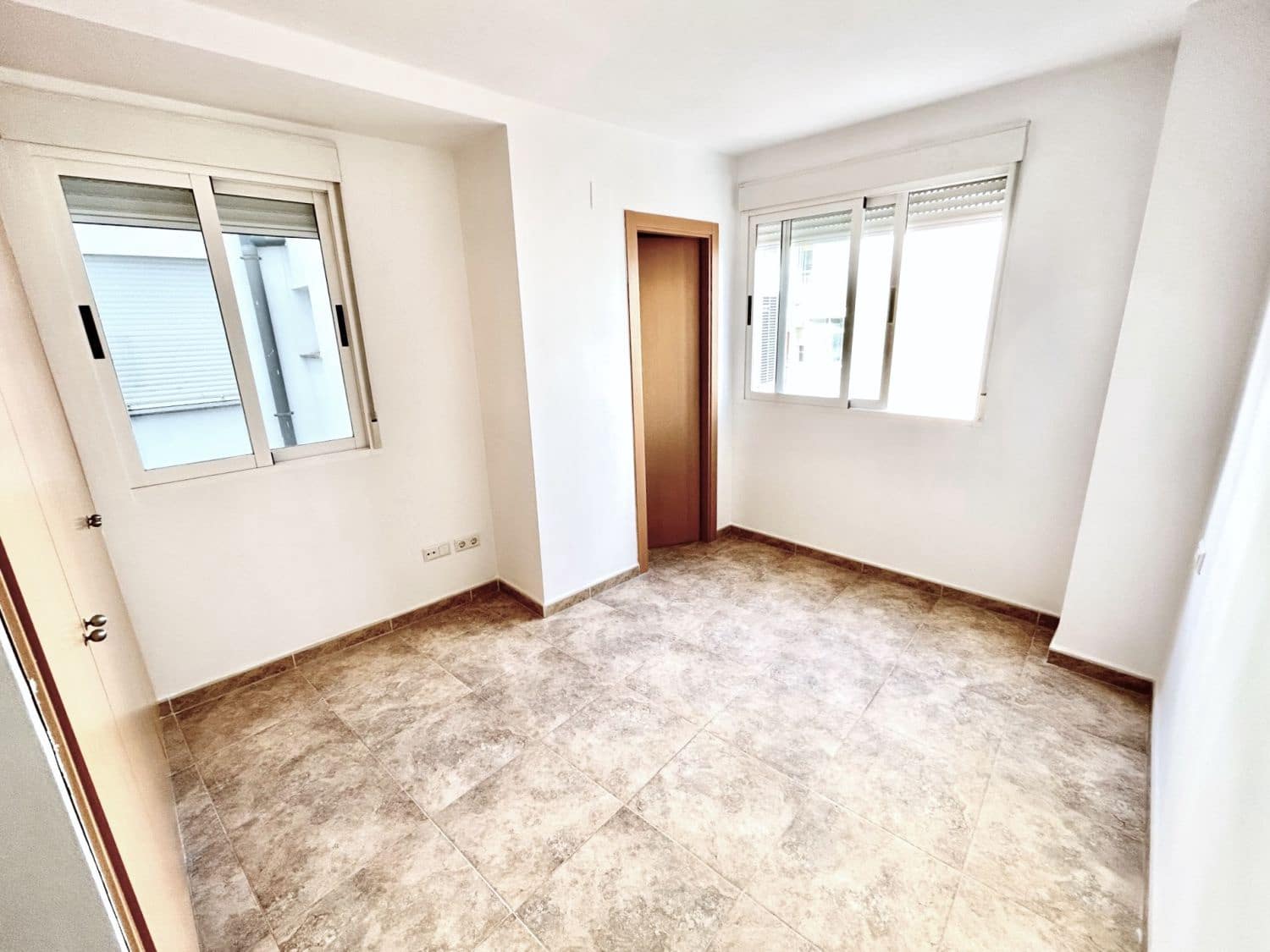 2 slaapkamer Flat te huur in Castello de la Plana met garage - € 780 (Ref: 9075344)