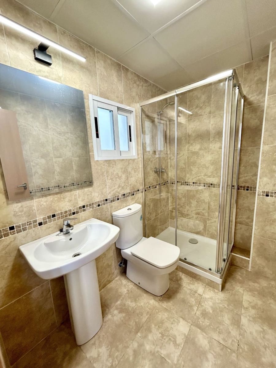 2 slaapkamer Flat te huur in Castello de la Plana met garage - € 780 (Ref: 9075344)