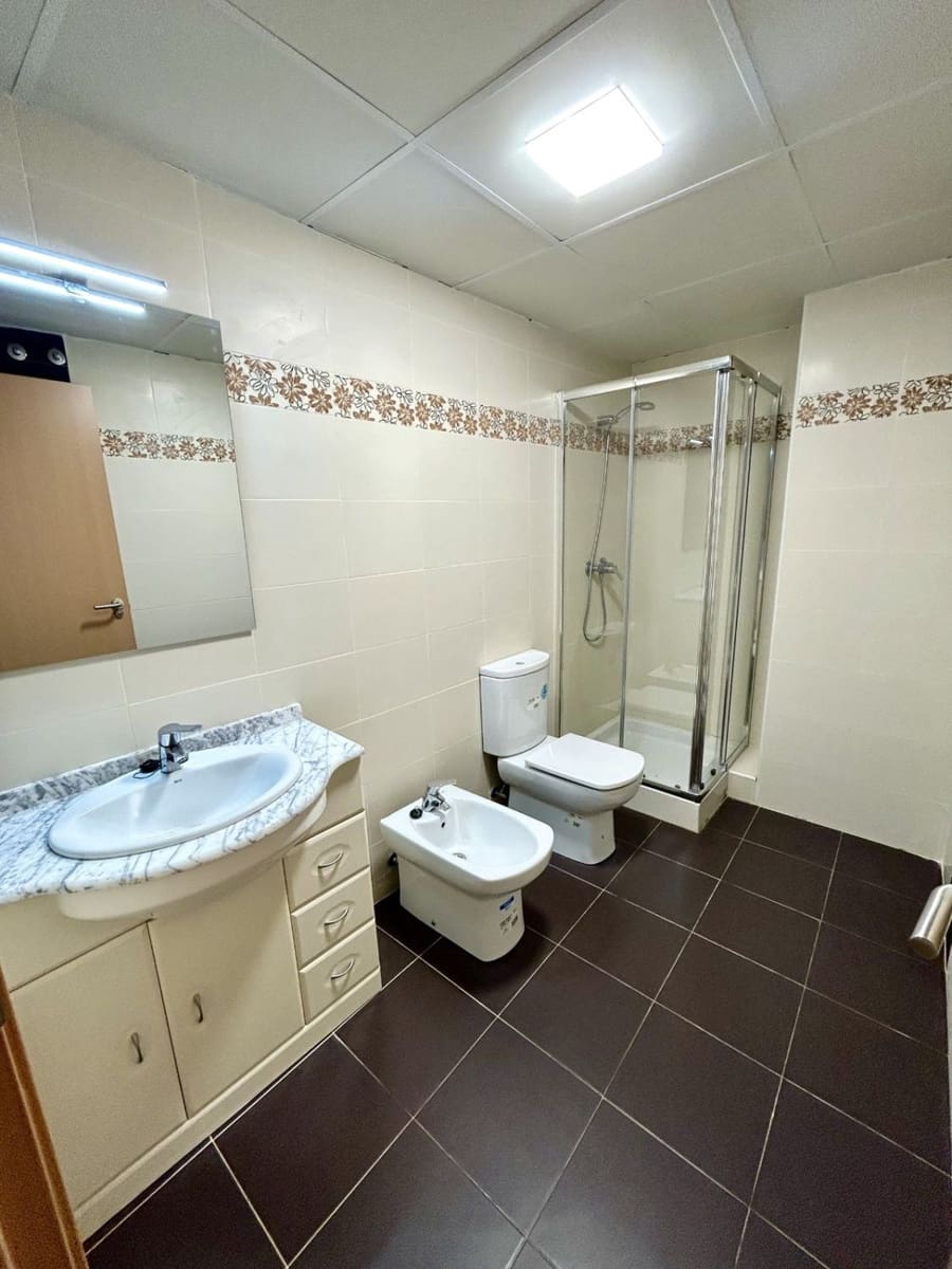 2 slaapkamer Flat te huur in Castello de la Plana met garage - € 780 (Ref: 9075344)