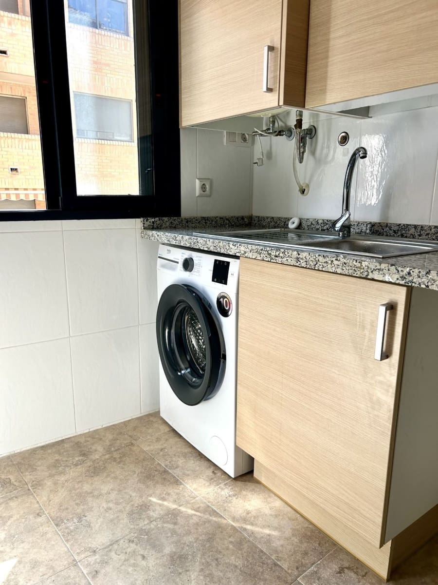 2 slaapkamer Flat te huur in Castello de la Plana met garage - € 780 (Ref: 9075344)