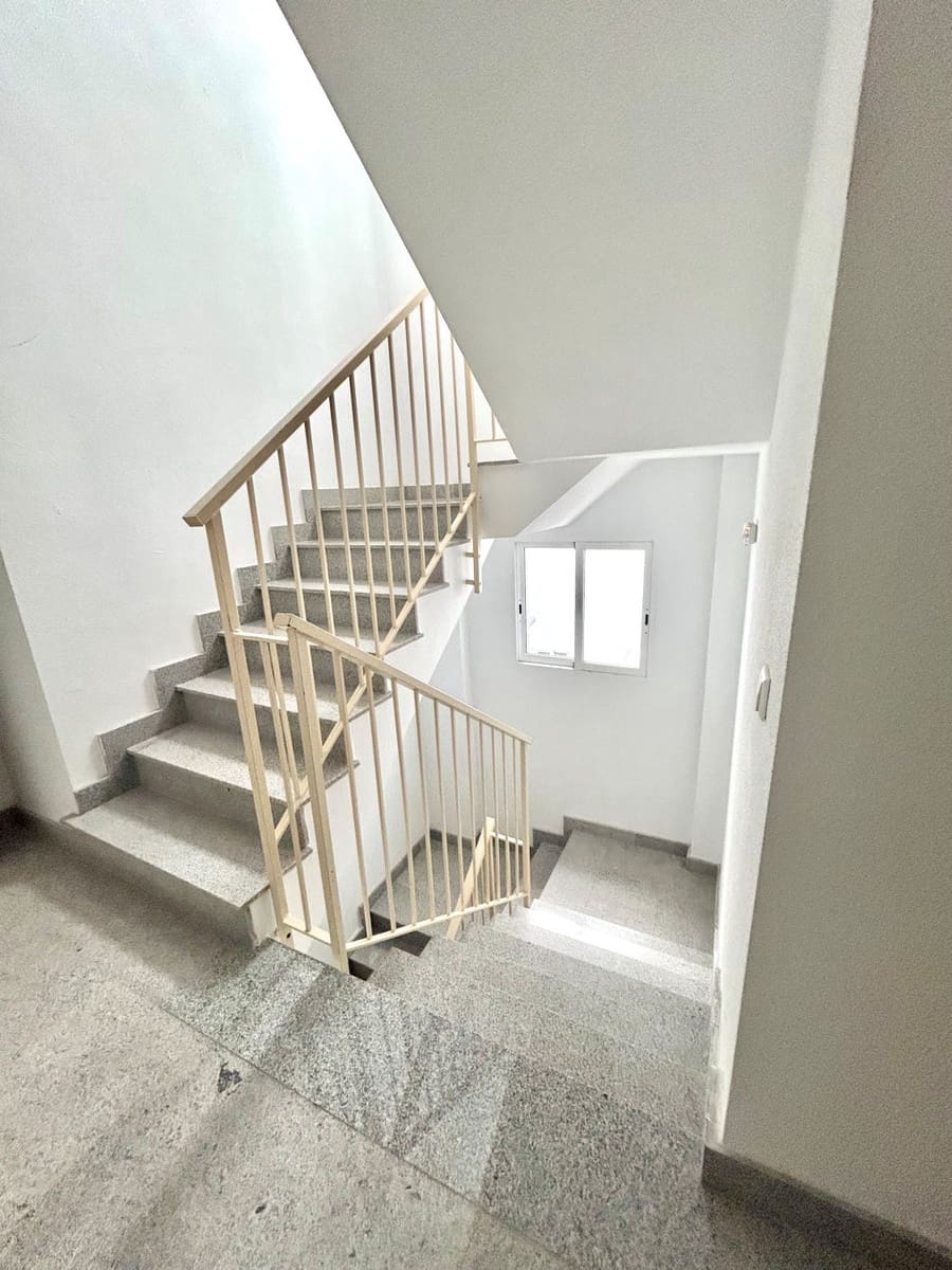 2 slaapkamer Flat te huur in Castello de la Plana met garage - € 780 (Ref: 9075344)