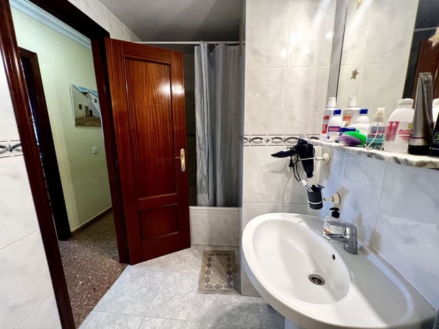 4 bedroom Flat for sale in L'Alcora with garage - € 130,000 (Ref: 9099375)