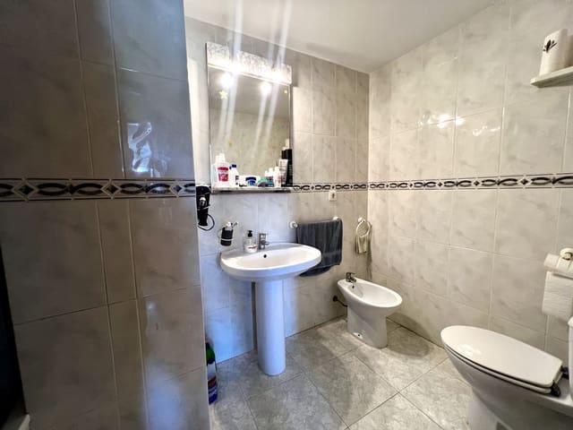 4 bedroom Flat for sale in L'Alcora with garage - € 130,000 (Ref: 9099375)