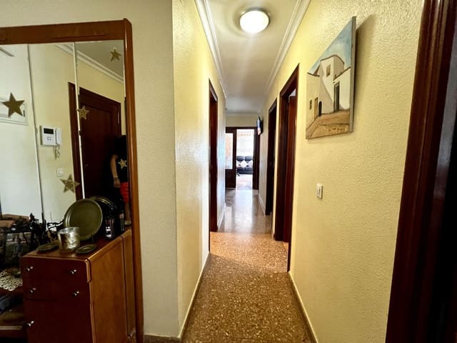4 bedroom Flat for sale in L'Alcora with garage - € 130,000 (Ref: 9099375)