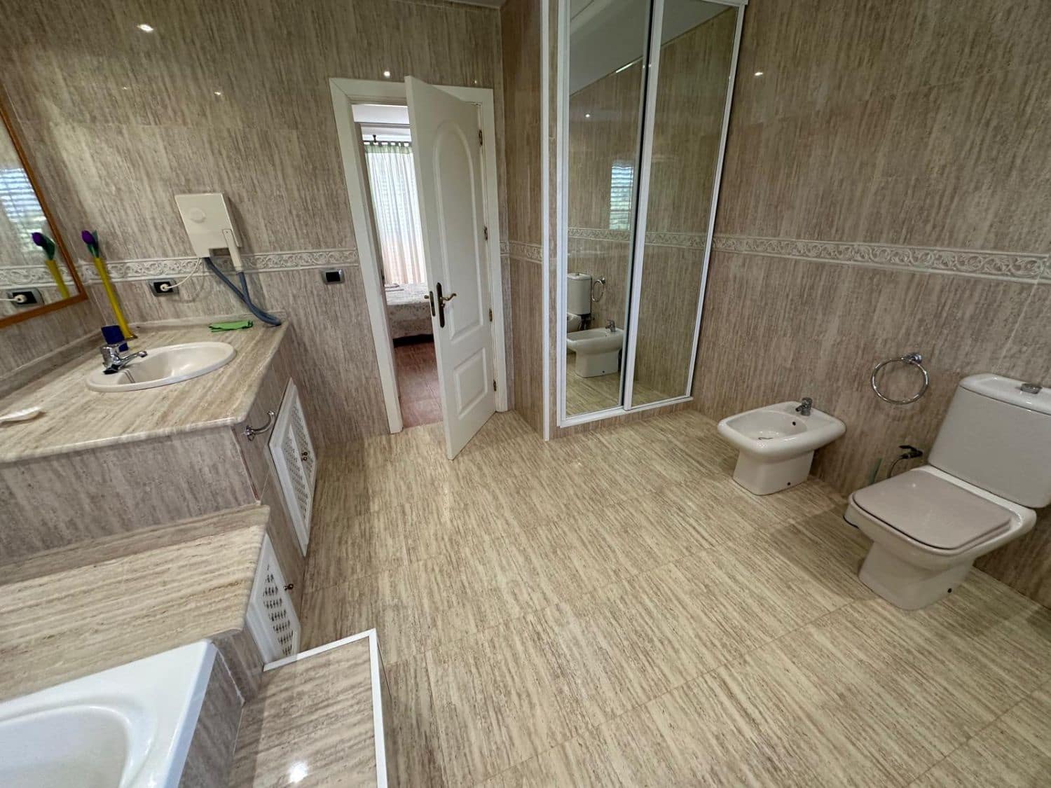 7 soveværelse Rækkehus til salg i Castello de la Plana med garage - € 950.000 (Ref: 9099376)