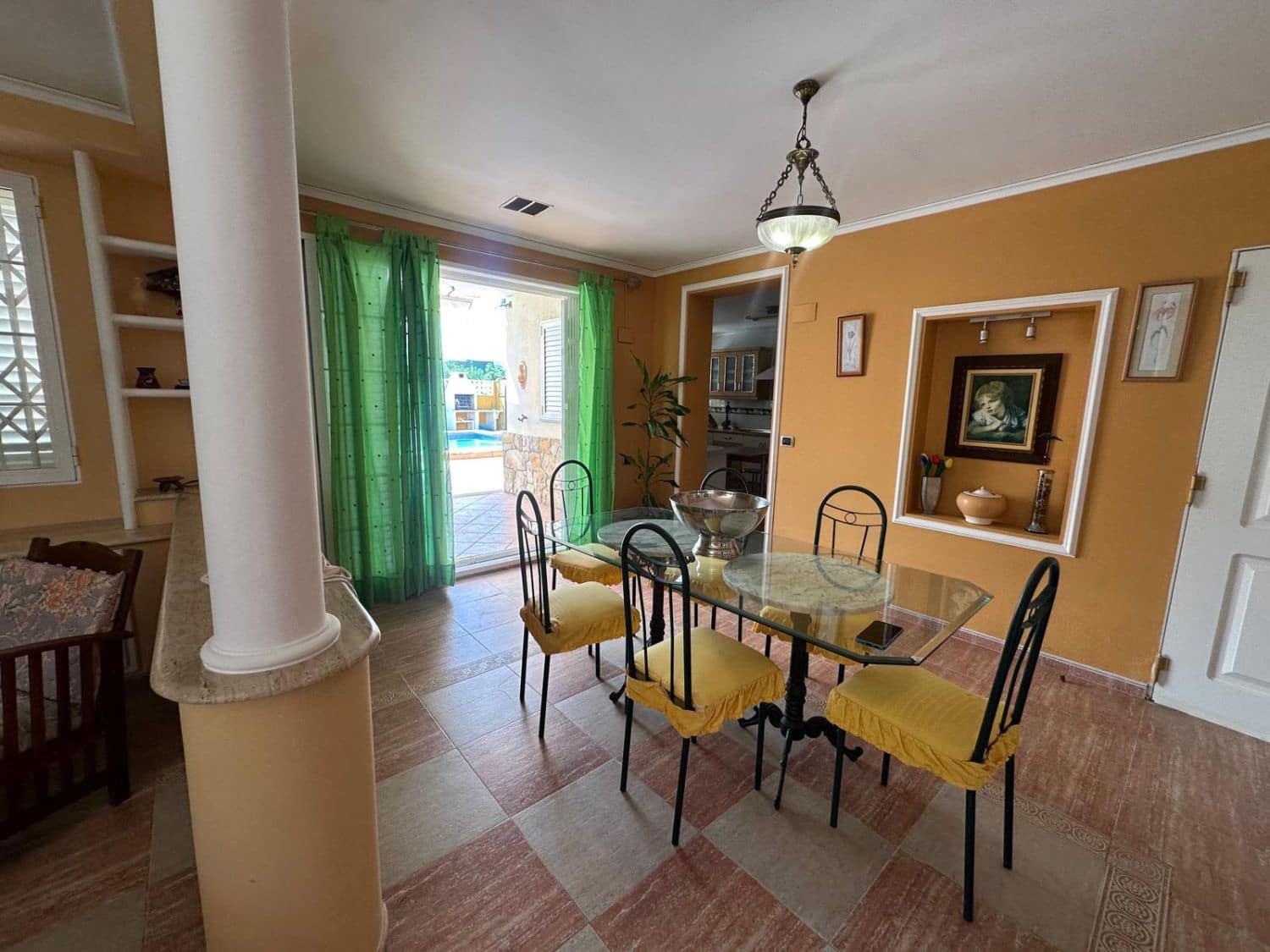 7 soveværelse Rækkehus til salg i Castello de la Plana med garage - € 950.000 (Ref: 9099376)