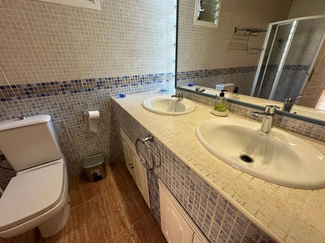 7 makuuhuone Rivitalo myytävänä paikassa Castelló de la Plana mukana 
autotalli - 950 000 € (Ref: 9099376)