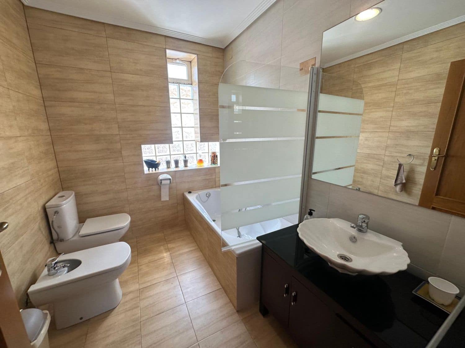 7 soveværelse Rækkehus til salg i Castello de la Plana med garage - € 950.000 (Ref: 9099376)