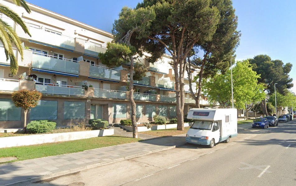 Kaupallinen myytävänä paikassa Benicarlo - 450 000 € (Ref: 9134729)