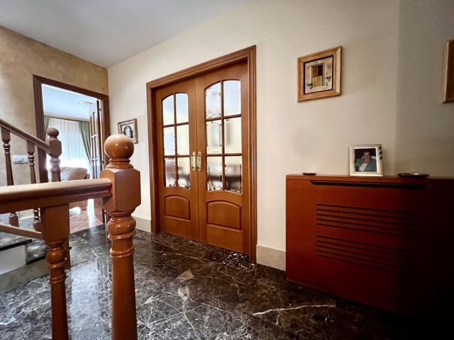 5 bedroom Townhouse for sale in Burriana / Borriana - € 319,000 (Ref: 9189216)