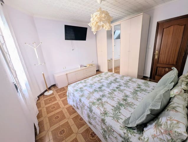 6 bedroom Townhouse for sale in L'Alcora with garage - € 129,800 (Ref: 9189218)