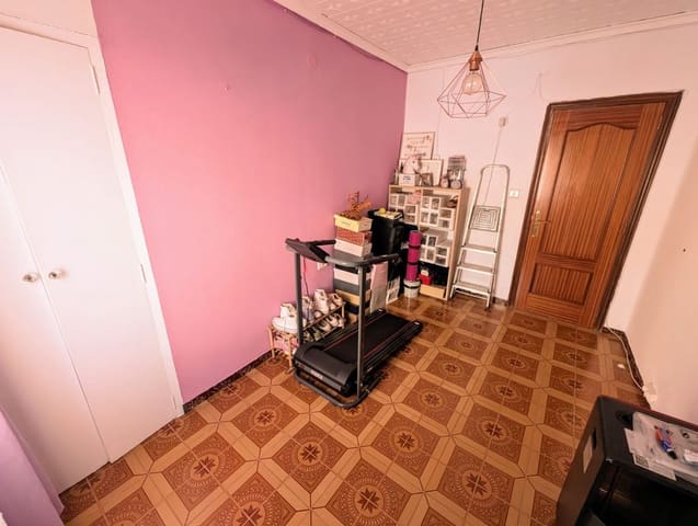 6 bedroom Townhouse for sale in L'Alcora with garage - € 129,800 (Ref: 9189218)