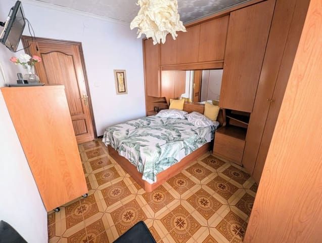 6 bedroom Townhouse for sale in L'Alcora with garage - € 129,800 (Ref: 9189218)