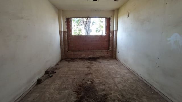 Villa for sale in Burriana / Borriana - € 120,000 (Ref: 9196298)