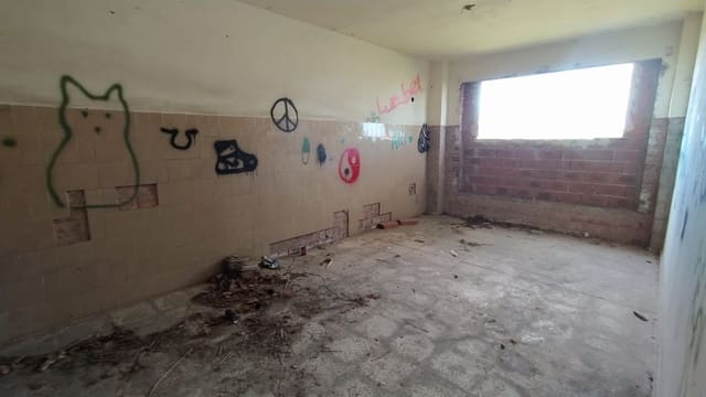 Villa for sale in Burriana / Borriana - € 120,000 (Ref: 9196298)