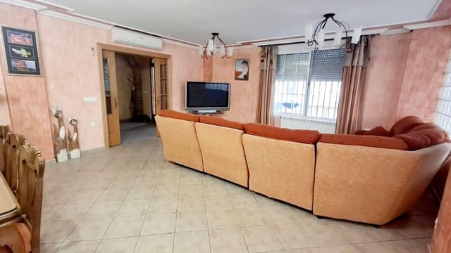 5 bedroom Townhouse for sale in Borriol with garage - € 396,000 (Ref: 9208665)