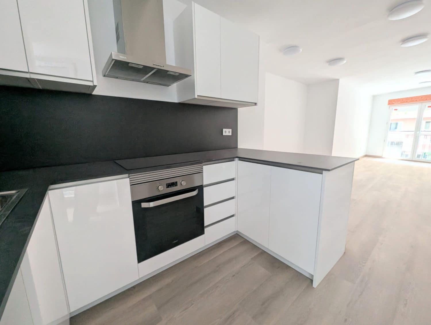 3 bedroom Flat for sale in Castello de la Plana with garage - € 185,000 (Ref: 9233111)