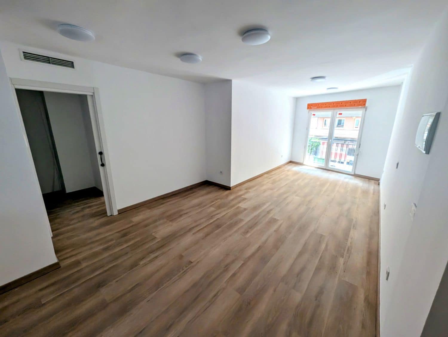 3 bedroom Flat for sale in Castello de la Plana with garage - € 185,000 (Ref: 9233111)