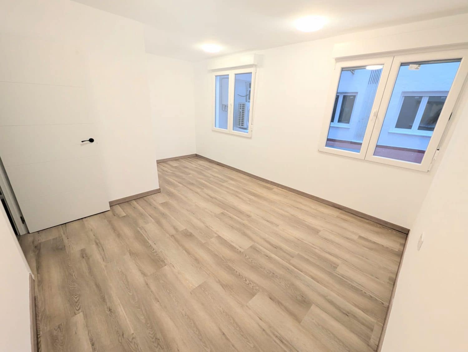 3 bedroom Flat for sale in Castello de la Plana with garage - € 185,000 (Ref: 9233111)