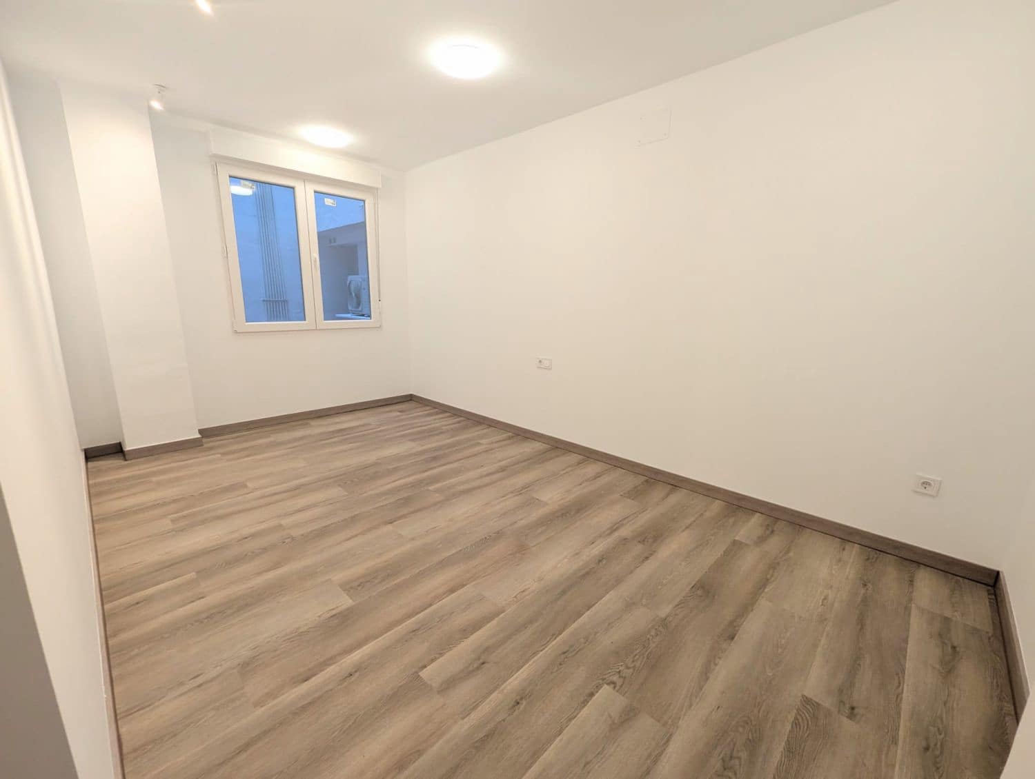 3 bedroom Flat for sale in Castello de la Plana with garage - € 185,000 (Ref: 9233111)