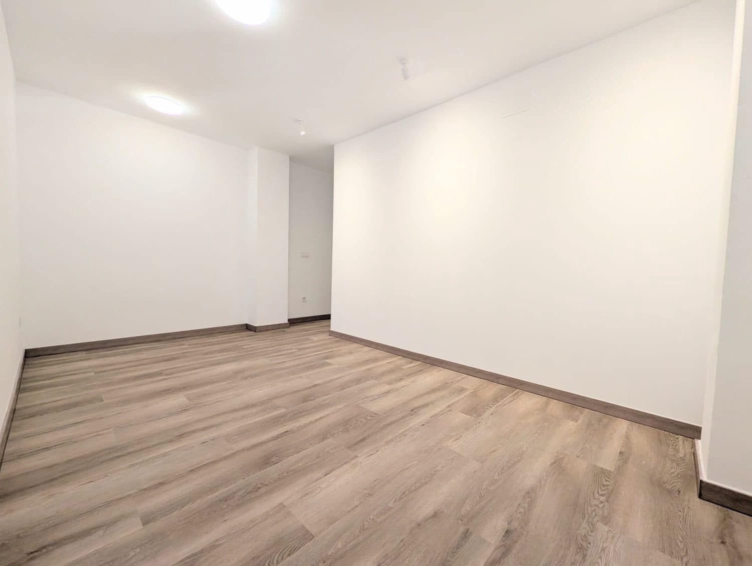 3 bedroom Flat for sale in Castello de la Plana with garage - € 185,000 (Ref: 9233111)