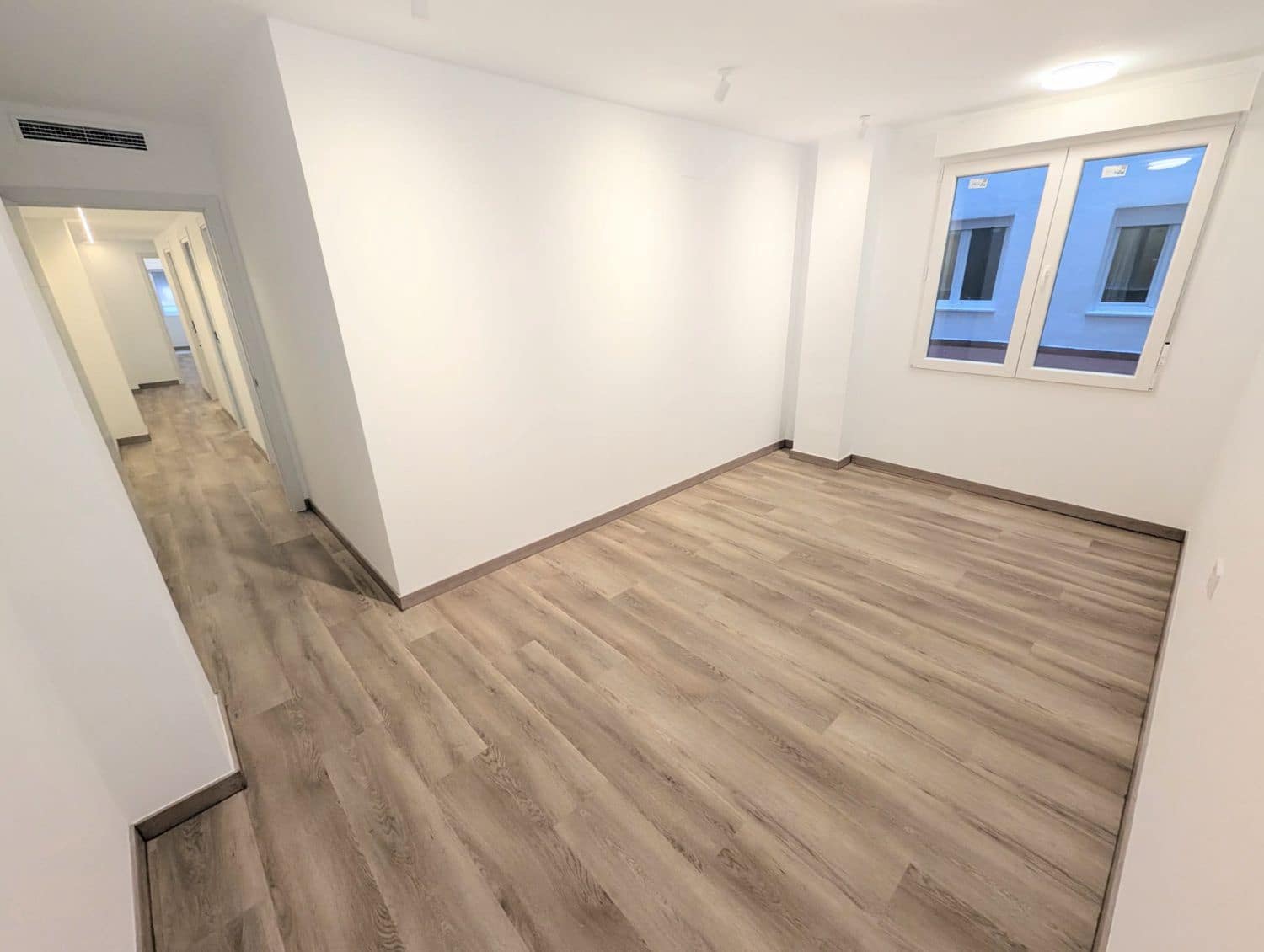 3 bedroom Flat for sale in Castello de la Plana with garage - € 185,000 (Ref: 9233111)