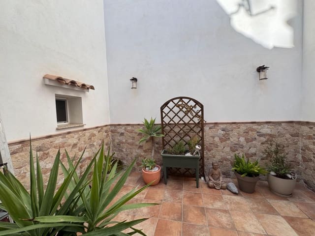 6 bedroom Townhouse for sale in Burriana / Borriana with garage - € 330,000 (Ref: 9257625)