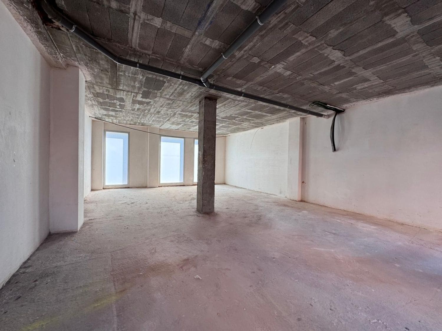 Commercial for sale in Vila-real - € 67,000 (Ref: 9262897)