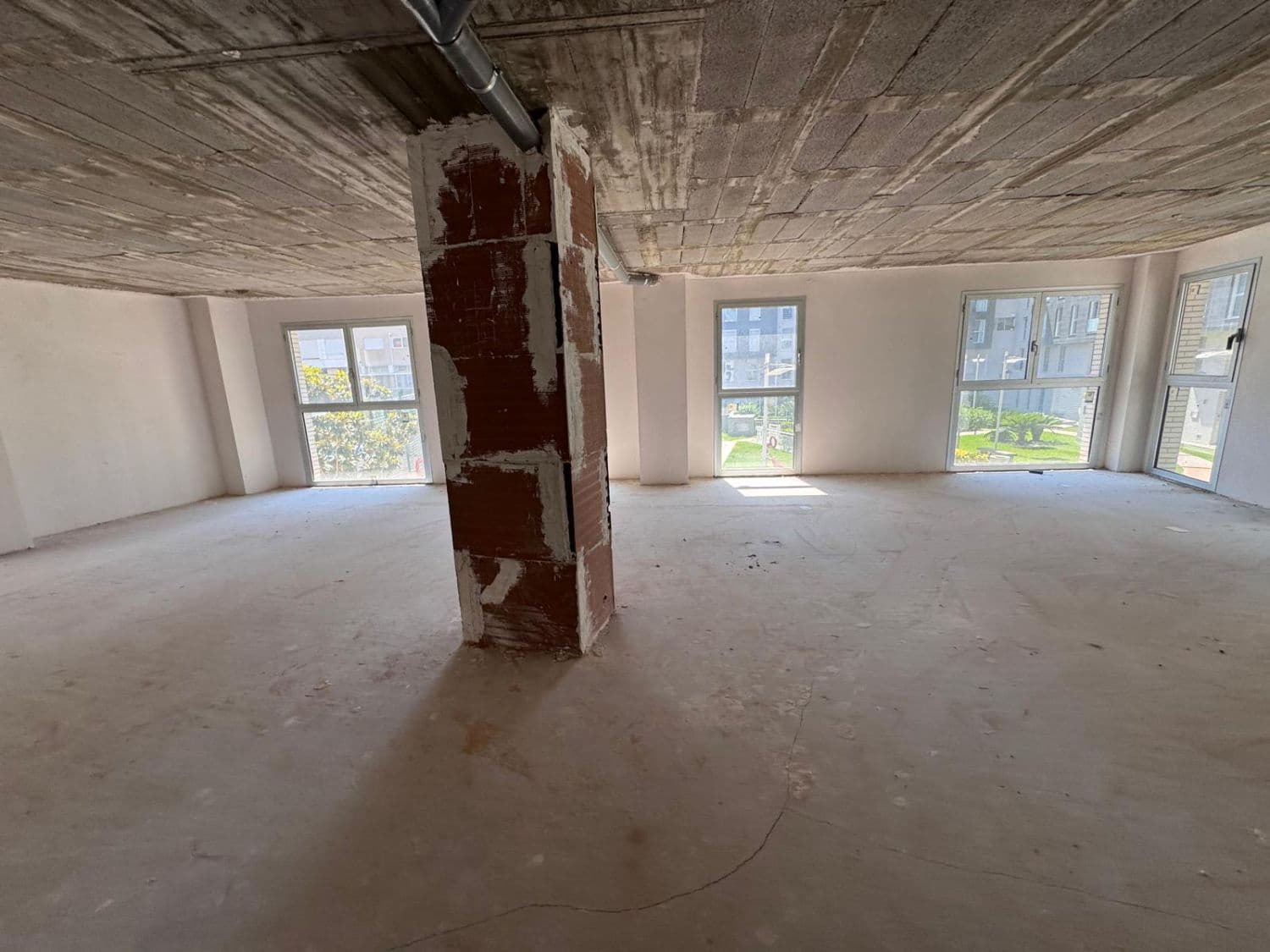 Commercial for sale in Vila-real - € 38,000 (Ref: 9262907)