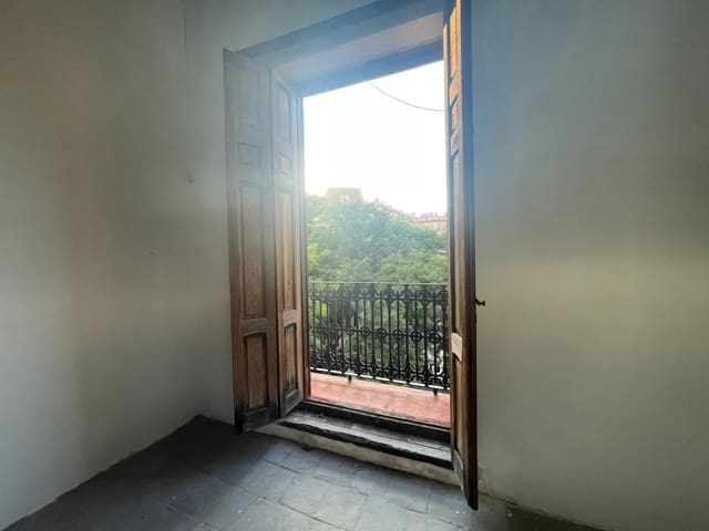 6 bedroom Townhouse for sale in Castelló de la Plana - € 260,000 (Ref: 9282478)