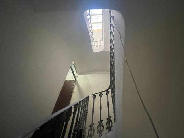 6 bedroom Townhouse for sale in Castelló de la Plana - € 260,000 (Ref: 9282478)