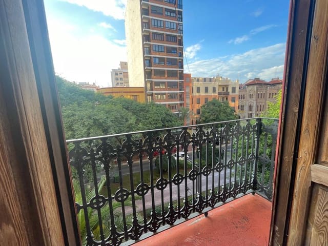 6 bedroom Townhouse for sale in Castelló de la Plana - € 260,000 (Ref: 9282478)