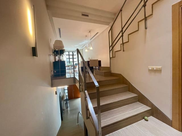 5 bedroom Townhouse for sale in Castelló de la Plana - € 350,000 (Ref: 9282482)