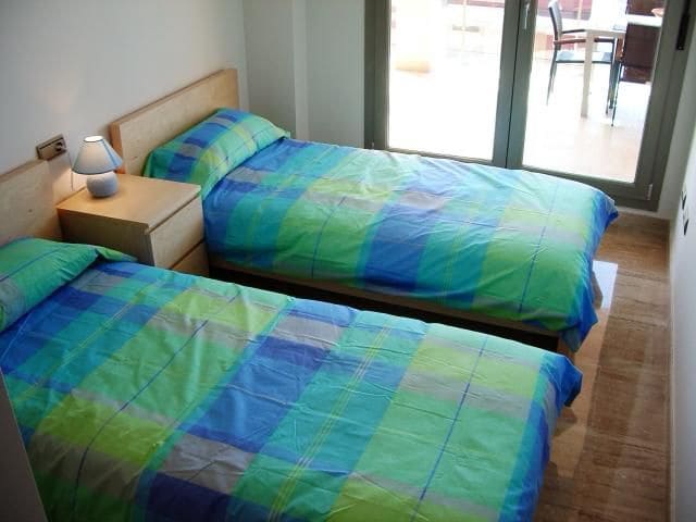 3 bedroom Apartment for rent in Benicassim with garage - € 1,990 (Ref: 9282484)