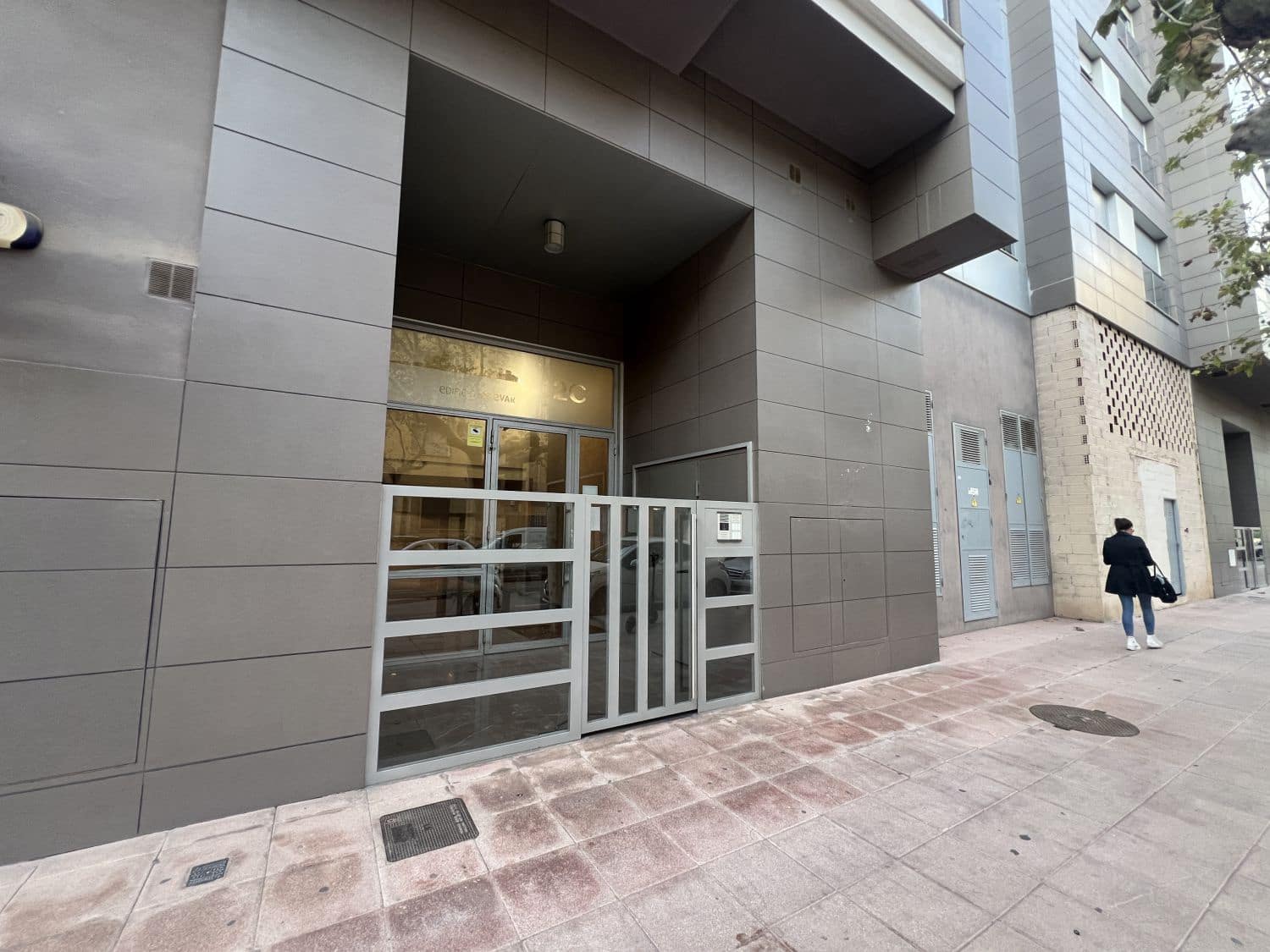 Kommersiell til salgs i Castello de la Plana - € 89 000 (Ref: 9295009)