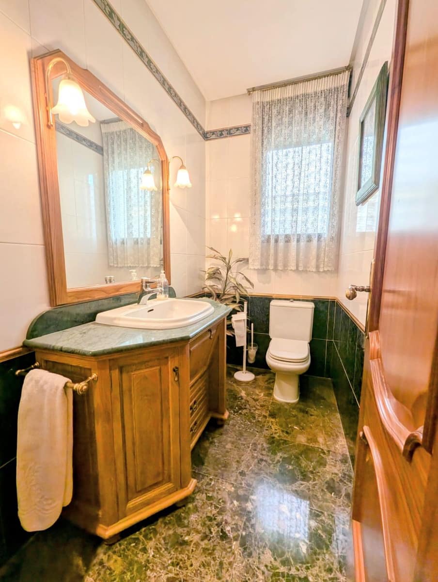 8 quarto Casa em Banda para venda em Castello de la Plana com garagem - 800 000 € (Ref: 9318065)