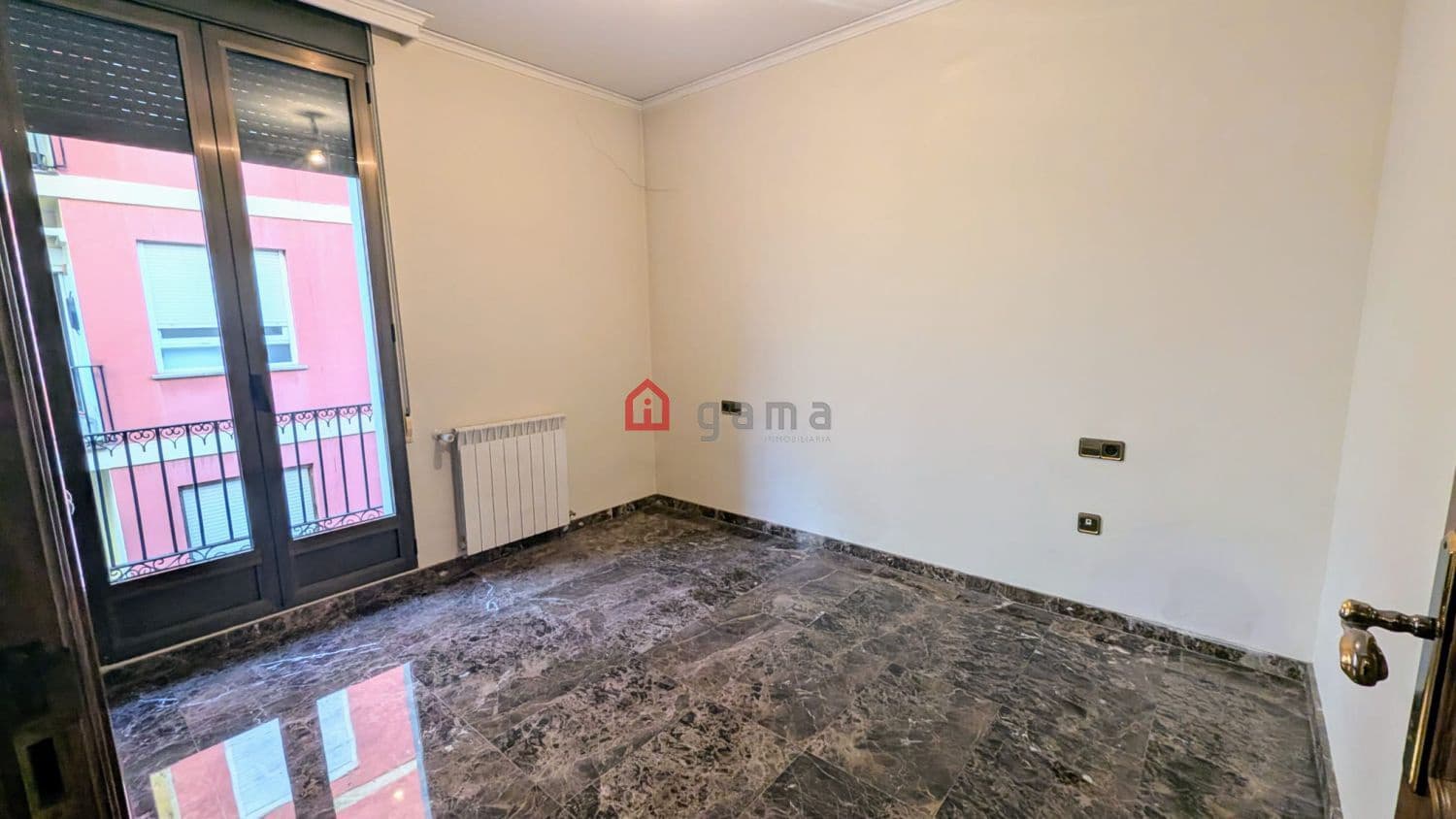 8 sypialnia Dom na sprzedaż w Castello de la Plana z garażem - 800 000 € (Ref: 9318065)