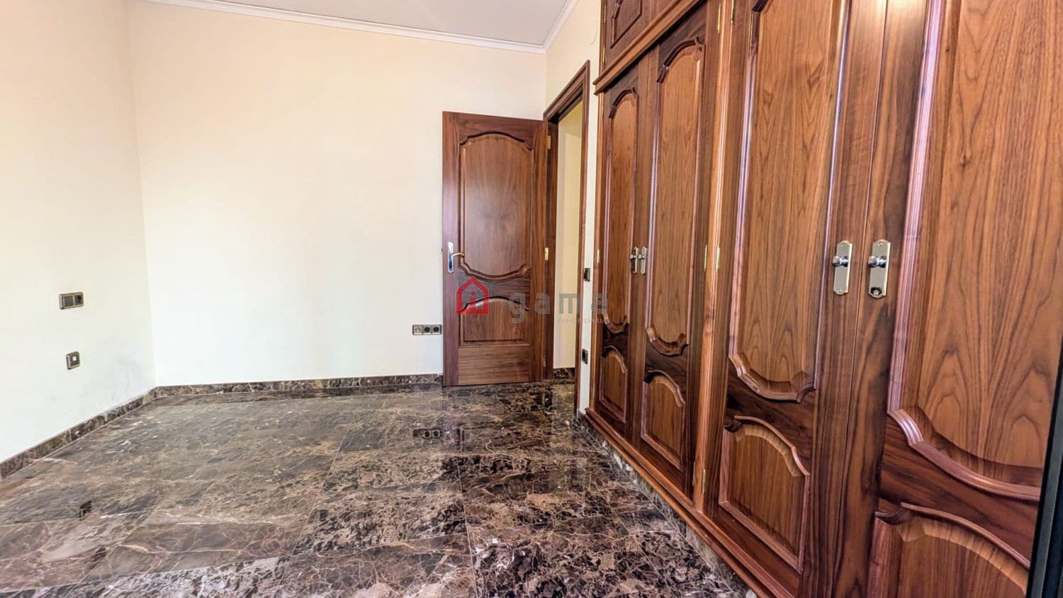 8 sypialnia Dom na sprzedaż w Castello de la Plana z garażem - 800 000 € (Ref: 9318065)