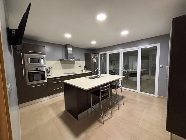 3 bedroom Townhouse for sale in La Vall d'Uixó with garage - € 339,900 (Ref: 9330936)