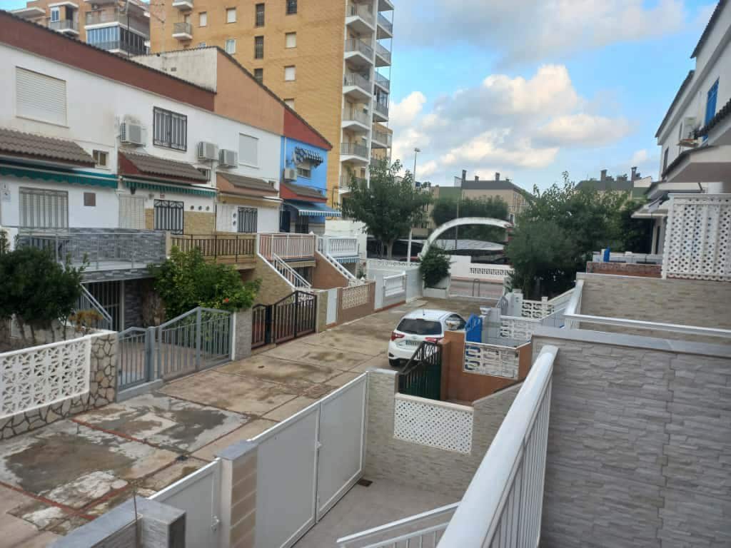 3 sovrum Radhus till salu i Oropesa  med garage - 170 000 € (Ref: 9335346)