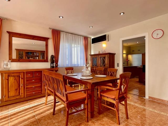 4 slaapkamer Villa te koop in Vinaròs met garage - € 415.000 (Ref: 9345054)